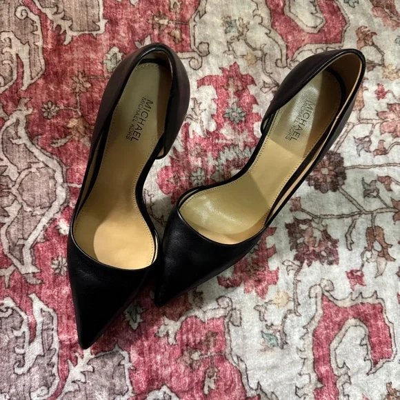 MICHAEL Michael Kors Black Pointed Heels - Picture 2 of 3